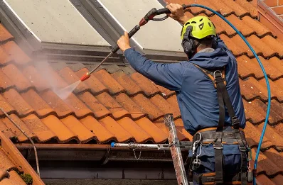 Démoussage et hydrofuge de toiture à Curemonte